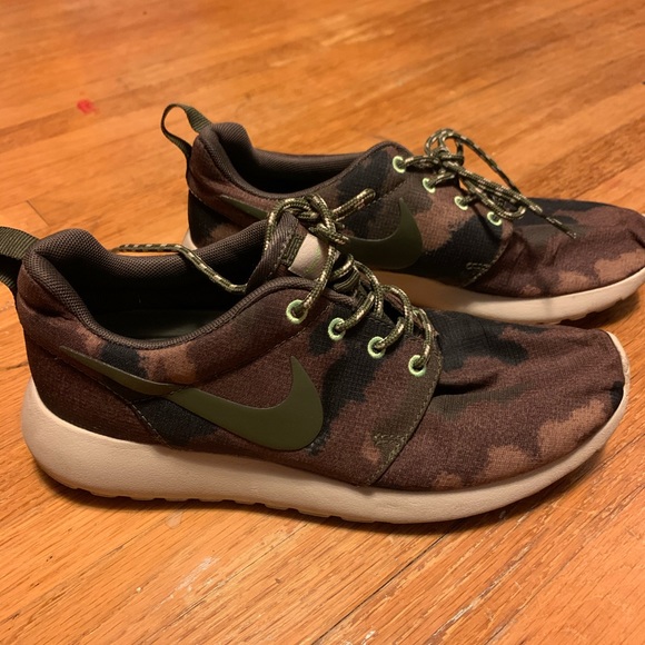 Nike woman’s shoes - Picture 1 of 3